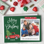 Cartes Pour Fêtes Annuelles Bande de Noël Vintage Camion Calliage<br><div class="desc">Script de calligraphie moderne Aquarelle Vintage Camion rouge avec arbre de Noël,  Caméra instantanée Style Photo Joyeux Carte de Noël - Arrière - plan vert de forêt et ruban de neige rouge et blanc</div>
