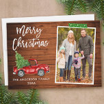 Cartes Pour Fêtes Annuelles Bande verte Script Camion Bois Noël<br><div class="desc">Script de brosse moderne Aquarelle Vintage Camion rouge avec sapin de Noël Joyeux Noël Famille Photo Carte de vacances - Russe Pays Bois,  Vert Flocon de neige Bande</div>