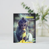 Cartes Pour Fêtes Annuelles Bébé Singe Manger Banane (Debout devant)