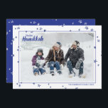 Cartes Pour Fêtes Annuelles Belle Main Tirée Étoiles Joyeux Famille Hanoukka<br><div class="desc">Cartes photos élégants et mignons sont parfaits pour tous vos amis et votre famille cette saison de vacances. Customisez le texte "happy hanoukka" avec votre propre salut et changez le nom de famille et l'année et échangez la photo pour une photo de vos enfants, de votre animal de compagnie ou...</div>