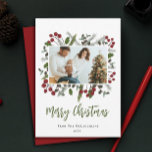 Cartes Pour Fêtes Annuelles Berry Branches Cadre Famille Photo Moderne Noël<br><div class="desc">Envoyez des voeux de vacances chaleureux avec cette carte de Noël rouge moderne Joyeux avec un cadre délicat de branche de baies entourant votre photo de famille. Ce design élégant allie un design festif blanc vert rouge à d'élégantes branches de baies, des pins créant une atmosphère chaleureuse et accueillante qui...</div>