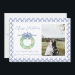Cartes Pour Fêtes Annuelles Bleu Bow Coastal Christmas Grandmillenium Photo<br><div class="desc">Watercolor Blue Bow Coastal Christmas Grandmillenial Carte de vacances photo Vintage. Cette belle carte photo de Noël est dotée d'un en vichy bleu aquarelle, d'une couronne de Noël, de cloches à sonnettes dorées et d'un cadre bleu pour une photo. Il est parfait si vous cherchez une carte photo classique, sud,...</div>