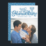 Cartes Pour Fêtes Annuelles Bleu clair Bonne main Hanoukka<br><div class="desc">Carte de jour férié photo bleu clair Happy Hanoukka | Envoyez vos salutations Hanoukka à votre famille et à vos amis avec cette carte de séjour personnalisable. Il est doté d'un script en lettres bleu clair avec une illustration de menorah. D'autres couleurs sont disponibles.</div>