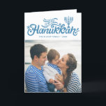 Cartes Pour Fêtes Annuelles Bleu clair Bonne main Hanoukka<br><div class="desc">Carte de jour férié photo bleu clair Happy Hanoukka | Envoyez vos voeux Hanoukka à votre famille et à vos amis avec ce carte photo de vacances personnalisable. Il est doté d'un script en lettres bleu clair avec une illustration de menorah. D'autres couleurs sont disponibles.</div>