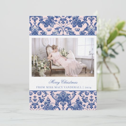 Cartes Pour Fêtes Annuelles Blush rose et bleu marine Grandmillennial Damask (Debout devant)