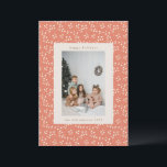 Cartes Pour Fêtes Annuelles Boho Earthy Botanical Border Photo personnalisée<br><div class="desc">Célébrez la saison avec ce charmant carte photo de vacances rustique, avec un motif floral délicat et un cadre intemporel pour votre photo de famille. Parfait pour envoyer des voeux chaleureux à ceux qui vous sont chers, cette carte personnalisée apporte une touche de convivialité et de fête à vos salutations...</div>