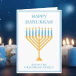 Cartes Pour Fêtes Annuelles Bonne Hanoukka Cute personnalisable Menorah<br><div class="desc">Carte Happy Hanoukka sur mesure pour une famille juive ou un parti Chanukah avec une synagogue. Personnalisez avec votre nom de famille ou informations de groupe en bleu sous la jolie menorah bleue.</div>