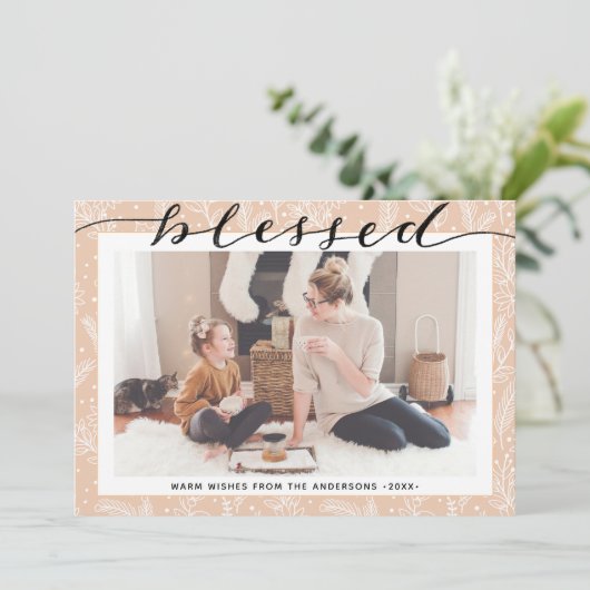 Cartes Pour Fêtes Annuelles Bouges de pin beige moderne Élégant Script minimal (Debout devant)