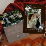 Cartes Pour Fêtes Annuelles Brown verdure Vintage Joyeux Portrait Marié<br><div class="desc">Bienvenue dans notre Brown verdure Vintage Joyeuse Mariée Portrait Carte de Vacances design, où le charme vintage et l'élégance moderne. Cette conception est composée d'une végétation d'aquarelle complexe et d'une calligraphie subtilement élégante avec une typographie simple, capturant l'essence de l'esprit traditionnel et rustique cottage core. Avec une touche de rétro...</div>