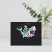 Cartes Pour Fêtes Annuelles Cadeau drôle de Halloween de requin zombie montant (Debout devant)