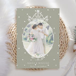 Cartes Pour Fêtes Annuelles Cadre Neutre Vert Classique Joyeux et Marié Photo<br><div class="desc">Ce Noël plat | carte de vacances avec cadre vintage blanc simple avec photo. Pour une personnalisation plus avancée de cette conception,  cliquez sur le BOUTON OUTIL DESIGN BLEU ci-dessus !</div>