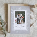Cartes Pour Fêtes Annuelles Cadre Vintage gris photo Joyeux Noël<br><div class="desc">Joyeux Noël! Envoyez vos voeux de Noël avec cette carte vintage à thème de Noël. Il présente une ligne vintage de pinecones, d'aiguilles de pin et de creux avec un arrière - plan gris. Personnalisez en ajoutant votre photo, vos noms, votre année et votre message. Cette carte vintage de Noël...</div>