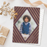 Cartes Pour Fêtes Annuelles Cadres Gold Diamond Stripes Photo Noël<br><div class="desc">Envoyez des voeux de vacances élégants avec ces belles cartes de photos de Noël, avec des rayures de feuille d'or faux, formant un cadre en forme de losange autour de votre photo! L'arrière - plan est un mauve profond - s'il vous plaît faites-moi savoir si vous voulez voir cette carte...</div>