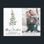 Cartes Pour Fêtes Annuelles Calligraphie Encre Aquarelle Arbre de Noël Photo<br><div class="desc">Élégante Calligraphie moderne Encre Script Aquarelle Pine Arbre avec Rubans Rouges Bourgogne et Ornements de Noël Joyeux Noël Photo Holiday Carte postale</div>