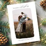 Cartes Pour Fêtes Annuelles Calligraphie moderne Photos de Noël vertical<br><div class="desc">Utilisez notre carte photo unique de Noël moderne avec une seule photo et souhaiter à vos amis et à votre famille un joyeux Noël. BONUS : Le dossier peut être changé en une couleur différente. Allez à la section "Personnaliser ce Modèle" puis cliquez sur "Cliquez pour Customiser plus loin" en...</div>