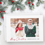 Cartes Pour Fêtes Annuelles Calligraphie moderne Rouge Encre Script Couple Pho<br><div class="desc">Élégance minimaliste moderne Calligraphie encre stylo manuscrit Joyeux Noël Couple Photo Carte de vacances - Script rouge</div>