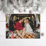 Cartes Pour Fêtes Annuelles Calligraphie moderne Script Joyeux Vacances Photo<br><div class="desc">Modifiez et customisez pour modifier le nom,  l'année et la police ou pour déplacer et mettre à l'échelle le superposition de script "happy holiday".</div>
