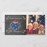 Cartes Pour Fêtes Annuelles Chalkboard Photo Patriotique Noël Personnalisé<br><div class="desc">Ce tableau patriotique a un ornement au milieu avec des étoiles remplies de rouge,  blanc et bleu.  Le ruban est en rouge et tourne sur les côtés.  Les bords ont des garnitures de tourbillons avec des zones pour personnaliser votre message de Noël.</div>