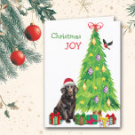 Cartes Pour Fêtes Annuelles Chien, oiseau et sapin de Noël de l'appareil d'ext<br><div class="desc">Sur le devant de cette carte de Noël, un beau chien de Retriever à revêtement plat porte un casquette de père Noël rouge et blanc assis à côté d'un arbre de Noël. Des emballages de cadeaux aux couleurs vives sont éparpillés, et un bullfinch débarque sur le sapin de Noël. Le...</div>