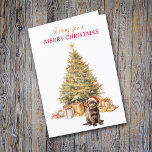 Cartes Pour Fêtes Annuelles Chocolat Gold Tree Labrador Retriever Puppy<br><div class="desc">Sur le devant de cette carte de Noël, un adorable chien chiot Labrador Retriever au chocolat porte un chapeau de Père Noël rouge et blanc et est assis devant un arbre de Noël. L'arbre est décoré d'or, et les paquets cadeaux correspondants sont sous lui. Le texte en or et en...</div>