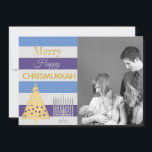 Cartes Pour Fêtes Annuelles Chrismukkah Photo Silver Gold Grandes Couleurs<br><div class="desc">Ajoutez votre photo à cette carte de vacances de famille mélangée Chrismukkah dans un style moderne de rayures bleues, violettes et gris clair avec des accents d'argent et d'or. Joyeux Chrismukkah ! Remplacez le porte-photo de famille par votre propre photo pour une carte personnalisée. L'Arbre de Noël en or et...</div>