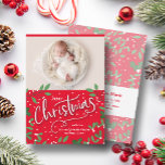 Cartes Pour Fêtes Annuelles Christmas Greenery Red Photo Annonces de naissance<br><div class="desc">Les mots Joyeux Noël,  feuille et baies blanches sur rouge accentuent la photo de votre nouveau-né préféré avec vos noms et salutation en lettres chic. L'information de naissance de votre bébé sur le dos. Sélectionnez haute définition pour une qualité d'impression optimale.</div>