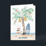 Cartes Pour Fêtes Annuelles Christmas Island Surf Père Noël Palm Tree Beach<br><div class="desc">thème surf La carte de Noël présente un palmier (décoré de décorations et de lampes à cordes) sur une île tropicale avec surf, étoiles de mer, oiseaux de mer et Père Noël nageant dans l'océan donnant l'enseigne Aloha tout en savourant une boisson tropicale. Les deux lignes de texte à l'intérieur...</div>