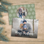 Cartes Pour Fêtes Annuelles Christmas Minimal Green Cute Script 2 Photo Winter<br><div class="desc">This simple minimalist photo card design features Christmas modern simple 2 photos, family two picture minimalist text, a clean trendy classic traditional minimal, and hand-lettered script calligraphy, merry Christmas script typography, full bleed simple and minimal, with a modern calligraphy script font, modern elegant simple trendy, white text overlay, simple Christmas...</div>