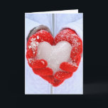 Cartes Pour Fêtes Annuelles Coeur de glace de Noël en gants rouges<br><div class="desc">Coeur de glace en gants rouges pour la saison de Noël</div>