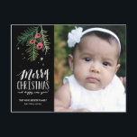 Cartes Pour Fêtes Annuelles Collection Merry Berry<br><div class="desc">Carte de vacances moderne avec feuillage dessiné à la main et fraises d'hiver.</div>