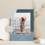 Cartes Pour Fêtes Annuelles Colorbloc brillant | Hanoukka photo verticale<br><div class="desc">Un design chic et élégant de carte Hanoukka avec une seule photo verticale ou portrait sur un arrière - plan de formes organiques dans des tons doux de bleu hiver glacé. "Shine" apparaît à côté de votre photo dans le type sous-déclaré. Personnalisez avec votre nom de famille et votre accueil...</div>