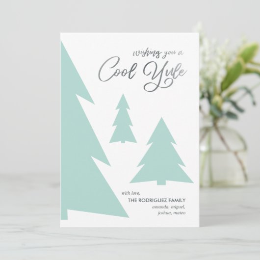 Cartes Pour Fêtes Annuelles Cool moderne Yule Script Light Green Trees Photo (Debout devant)