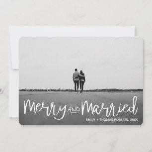 Cartes Pour Fêtes Annuelles Couple de jeunes mariés avec un script moderne