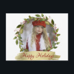 Cartes Pour Fêtes Annuelles Couronne de Noël rouge personnalisée Holly | PHOTO<br><div class="desc">Cartes postales modernes personnalisées pour la saison de Noël. Ajoutez votre photo (image) et votre message à l'arrière. Script calligraphie lettre de couleur rouge et or. Personnalisé cette carte postale à envoyer à votre famille et à vos amis! Parfait souvenir de famille.</div>