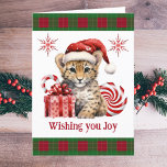 Cartes Pour Fêtes Annuelles Cute Baby Cheetah Cub Big Chat Noël Joie<br><div class="desc">Ce mignon petit guépard, qui pense qu'il est un gros chat, veut souhaiter la joie à vos proches pour Noël et le Nouvel An. Le texte est entièrement modifiable et assurez-vous de remplacer la signature de l'espace réservé par votre propre nom ou nom de famille. Si vous ne voulez pas...</div>