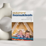 Cartes Pour Fêtes Annuelles Cute Simple Joyeux Hanoukka Custom Photo Holiday<br><div class="desc">Célébrez Hanoukka avec cette carte de vacances simple et mignonne,  personnalisée avec votre photo préférée. Le design gai ajoute une touche de joie à vos salutations de vacances,  ce qui le rend parfait pour partager des souhaits chaleureux avec des proches pendant le Festival des Lumières.</div>