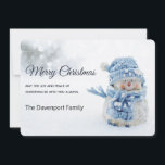Cartes Pour Fêtes Annuelles Cute Snowman au photographe de Christmas<br><div class="desc">Une carte de Noël plate avec une photo mignonne avec un petit bonhomme de neige. Debout dehors en hiver avec de la neige qui tombe tout autour. Ce mignon petit gars est habillé en vêtements de plein air tricotés bleus. Un peu de bokeh blanc/gris s'enflamme dans l'arrière - plan.</div>