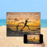 Cartes Pour Fêtes Annuelles Dashu Thru the Sand Beach Famille de vacances Phot<br><div class="desc">Dashing dans le Sable en style brosse script,  déplacer et mettre à l'échelle sur votre photo; option photo et message sur le côté arrière. Les couleurs de "dashing thru the sand" et de fond sont modifiables.</div>