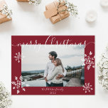 Cartes Pour Fêtes Annuelles Écriture de Noël rouge moderne photo des flocons d<br><div class="desc">Script de Noël simple moderne flakes de neige photo sur rouge modifiable</div>