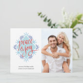 Cartes Pour Fêtes Annuelles Écriture manuscrite Peace & Joy sur les flocons de (Debout devant)