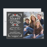 Cartes Pour Fêtes Annuelles Elegant Holly Chalkboard Christmas Photo Flat Card<br><div class="desc">Vintage style tableau noir Joyeux Noël carte de voeux avec modèle photo. Elégant design noir et blanc avec belle couronne rouge poinsettia, cadre rétro festif et typographie de style letterpress formel décoratif sur ardoise gris arrière - plan de calque. Ajoutez votre photo de famille de vacances préférée et customisez le...</div>