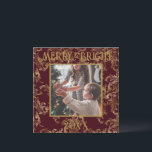 Cartes Pour Fêtes Annuelles Élégant Joyeux & Lumineux Photo Or Rouge Vintage<br><div class="desc">Élégant rouge vintage avec or motif brocart Joyeux & Lumineux typographie.  Un beau design brocart en détresse avec votre photo préférée au centre.  Personnalisez avec votre message et nom au verso.  La carte de vœux de vacances parfaite.</div>