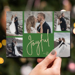 Cartes Pour Fêtes Annuelles Élégant Joyeux Multi Photo Vert Noël<br><div class="desc">Les cartes de fin de année de Noël multiphoto mettent en vedette vos noms et le mot Joyful en lettres chic sur un arrière - plan vert. Il vous suffit de télécharger vos photos préférées et d'ajouter votre personnalisation au dos. Sélectionnez Haute Définition pour obtenir la meilleure qualité de photo....</div>
