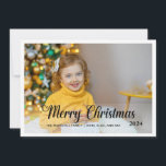 Cartes Pour Fêtes Annuelles Élégant Joyeux Noël 2024 Typographie photo<br><div class="desc">Elégant carte photo de voeux de Noël avec typographie lettrée à la main, "Joyeux Noël 2024." Personnalisez avec l'année, votre photo, nom, adresse, et même votre propre message. Le dos de cette carte est décoré d'un élégant motif de vacances vert et or. Contactez-moi pour obtenir de l'aide sur vos personnalisations...</div>
