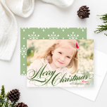 Cartes Pour Fêtes Annuelles Élégant Joyeux Noël Vert Photo Script<br><div class="desc">Le carte photo de vacances présente un motif de superposition "Joyeux Noël" dans un texte vert magnifique. Personnalisez avec vos noms,  l'année,  et une photo de style paysage préférée. Un élégant motif à la menthe et au flocon blanc habille le dos.</div>