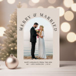 Cartes Pour Fêtes Annuelles Élégant Marié Et Joyeux Arc Photo Noël<br><div class="desc">Elégante carte de Noël taupe mariage clair pour les jeunes mariés avec votre photo dans une arche,  "Merry & Married" dans la typographie serif classique,  et votre salutation de vacances,  noms et l'année dans la typographie moderne simple.</div>