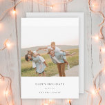 Cartes Pour Fêtes Annuelles Élégant minimal simple | Photo de famille de Noël<br><div class="desc">Une carte de vacances photo minimaliste design avec typographie classique "Happy Holidays" en noir sur un simple arrière - plan blanc épuré et minimaliste et une douce couleur gris colombe sur le fond. La photo, l'accueil de vacances et le nom peuvent être facilement customisés pour une touche personnelle. Un design...</div>