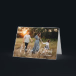 Cartes Pour Fêtes Annuelles Élégant script photo moderne Noël<br><div class="desc">Carte de Noël photo moderne avec un design simple et minimal avec l'accueil "Joyeux Noël" dans un élégant script blanc avec votre nom de famille. L'intérieur a un collage photo composé de six photos carrés.</div>