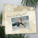 Cartes Pour Fêtes Annuelles Élégant Snowflakes Amour Et Lumière Hanoukka Photo<br><div class="desc">Élégante Fleur Blanche D'Hiver 'Amour Et Lumière' Dans Script D'Écriture Manuelle, Hanoukka Carte photo. Le script d'écriture et l'arrière - plan peuvent être changés en n'importe quelle couleur de votre choix. Illustration de fat*fa*tin. Facile à personnaliser avec votre propre message texte, nom, année, photo ou image. D'autres fonctions d'édition sont...</div>