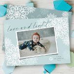 Cartes Pour Fêtes Annuelles Élégant Snowflakes Love Et Léger Hanoukka Photo<br><div class="desc">Élégante Fleur Blanche D'Hiver 'Amour Et Lumière' Dans Script D'Écriture Manuelle, Hanoukka Carte photo. Le script d'écriture et l'arrière - plan peuvent être changés en n'importe quelle couleur de votre choix. Illustration de fat*fa*tin. Facile à personnaliser avec votre propre message texte, nom, année, photo ou image. D'autres fonctions d'édition sont...</div>